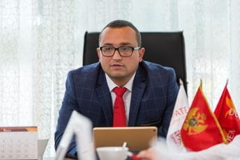 Ćeman: Demokrate nijesu prisustvovale vjerskom obredu u SO Budva Ćeman: Demokrate nijesu prisustvovale vjerskom obredu u SO Budva