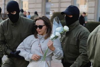Protesti u Minsku protiv Lukašenka, uhapšene desetine žena Protesti u Minsku protiv Lukašenka, uhapšene desetine žena