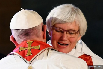 Žene preuzimaju Švedsku crkvu, više sveštenica nego sveštenika Žene preuzimaju Švedsku crkvu, više sveštenica nego sveštenika