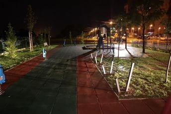 Parkovski mobilijar u Podgorici ponovo na meti vandal Parkovski mobilijar u Podgorici ponovo na meti vandal
