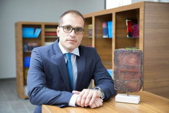 Pozdravna riječ dekana studentima prve godine Fakulteta za sport i fizičko vaspitanje Pozdravna riječ dekana studentima prve godine Fakulteta za sport i fizičko vaspitanje