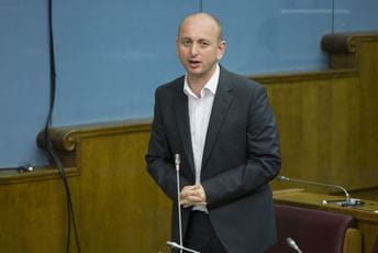 Knežević: Što više plaćate Ivanoviću i Peroviću, to su više protiv ulaska Srba iz DF-a u vladu Knežević: Što više plaćate Ivanoviću i Peroviću, to su više protiv ulaska Srba iz DF-a u vladu