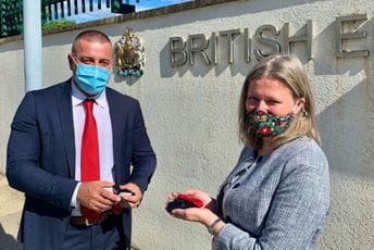 Ambasada Britanije donirala Upravi policije vozila i opremu Ambasada Britanije donirala Upravi policije vozila i opremu