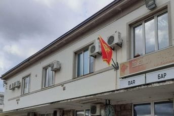 Crnogorska zastava ponovo na Željezničkoj u Baru Crnogorska zastava ponovo na Željezničkoj u Baru