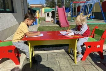 Počeli sa radom vrtići: Djeca su i zbunjena i srećna Počeli sa radom vrtići: Djeca su i zbunjena i srećna