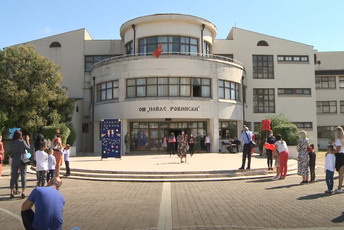 U školske klupe vratilo se više od 52.000 đaka U školske klupe vratilo se više od 52.000 đaka