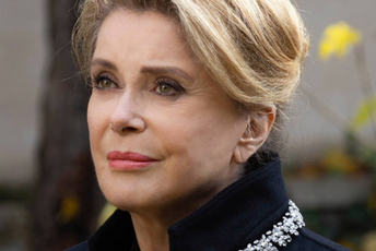 Na pragu osamdesete: Jedna od najljepših žena svijeta izgleda kao da joj je 20 godina manje… Na pragu osamdesete: Jedna od najljepših žena svijeta izgleda kao da joj je 20 godina manje…