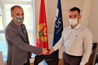 Marko Perović dobio prenosivi računar Marko Perović dobio prenosivi računar