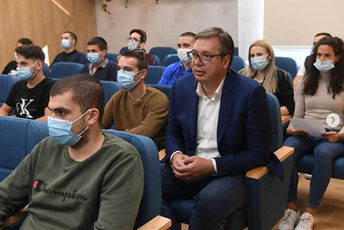 Student Vučić na svečanom prijemu: Srećan sam što krećem u ostvarenje snova Student Vučić na svečanom prijemu: Srećan sam što krećem u ostvarenje snova