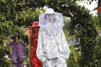 Japanski modni kreator preminuo od koronavirusa Japanski modni kreator preminuo od koronavirusa