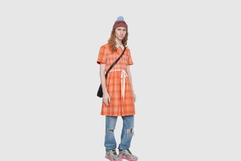 Guči predstavio haljinu za muškarce, cijena veća od 2.000 eura (FOTO) Guči predstavio haljinu za muškarce, cijena veća od 2.000 eura (FOTO)