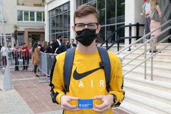 Građani Podgorice zadovoljni uvođenjem sistema elektronske karte u gradski prevoz Građani Podgorice zadovoljni uvođenjem sistema elektronske karte u gradski prevoz