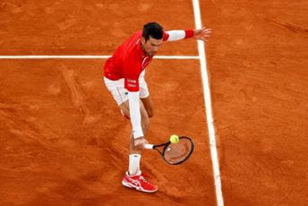 Đoković preslišao Hačanova za četvrtfinale Rolan Garosa Đoković preslišao Hačanova za četvrtfinale Rolan Garosa