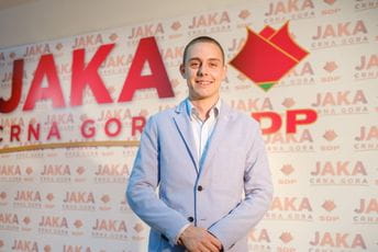 Lalević: Skandalozno ponašanje učiteljice iz Bara, zloupotrebljava naše mališane Lalević: Skandalozno ponašanje učiteljice iz Bara, zloupotrebljava naše mališane