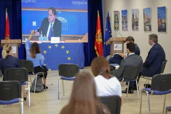 Varhelji: S predstavnicima aktuelne Vlade razgovaraću o vladavina prava i slobodi medija Varhelji: S predstavnicima aktuelne Vlade razgovaraću o vladavina prava i slobodi medija