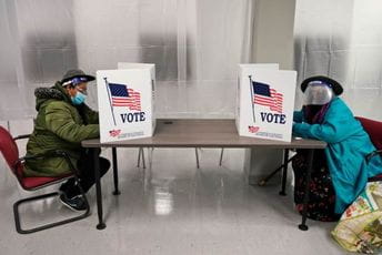 Više od četiri miliona Amerikanaca glasalo ranije, moguć rekordan odziv na izborima Više od četiri miliona Amerikanaca glasalo ranije, moguć rekordan odziv na izborima