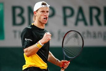 Švarcman nakon pet sati pobijedio Tima i plasirao se u polufinale Rolan Garosa Švarcman nakon pet sati pobijedio Tima i plasirao se u polufinale Rolan Garosa