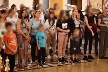 Uvođenje brutalne vjerske indoktrinacije u učionicu Uvođenje brutalne vjerske indoktrinacije u učionicu