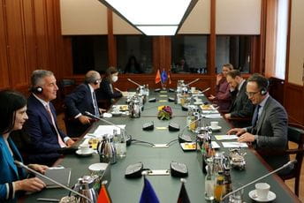 Đukanović: Berlinski proces najbolji okvir za dinamizaciju saradnje i ekonomsko povezivanje u cilju napretka zemalja i integracije u EU Đukanović: Berlinski proces najbolji okvir za dinamizaciju saradnje i ekonomsko povezivanje u cilju napretka zemalja i integracije u EU