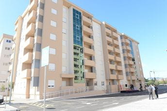 Radnicima Čistoće uručeni ključevi : 88 radnika riješilo stambeno pitanje Radnicima Čistoće uručeni ključevi : 88 radnika riješilo stambeno pitanje