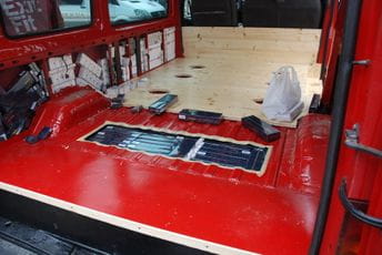 Državljani Srbije uhapšeni zbog šverca cigareta Državljani Srbije uhapšeni zbog šverca cigareta