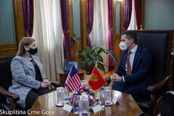 Američka ambasadorka sa Bečićem: SAD ostaju saveznici Crnoj Gori Američka ambasadorka sa Bečićem: SAD ostaju saveznici Crnoj Gori