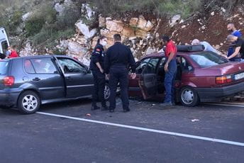 Više povrijeđenih u udesu na putu PG-DG Foto sa lica mjesta