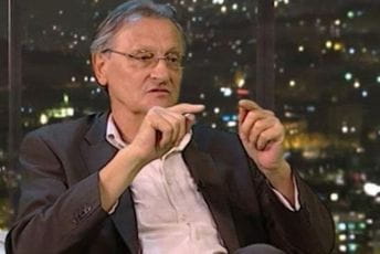 Perović: Otvara se sezona kupoprodaje nacionalnog identiteta Crnogoraca Perović: Otvara se sezona kupoprodaje nacionalnog identiteta Crnogoraca