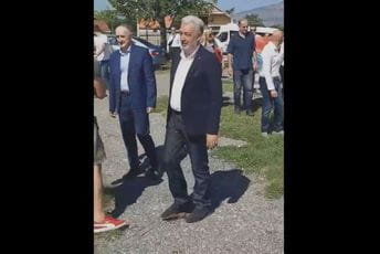 Vuksanović u Kučima bio dio izborne kampanje Krivokapića (VIDEO) Vuksanović u Kučima bio dio izborne kampanje Krivokapića (VIDEO)