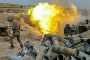 Da li je na pomolu novi rat: Jutros počeli žestoki sukobi u Nagorno Karabahu (VIDEO) Da li je na pomolu novi rat: Jutros počeli žestoki sukobi u Nagorno Karabahu (VIDEO)