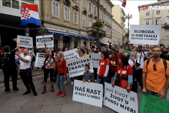 U Rijeci održan "Festival slobode", protest protiv epidemioloških mjera vlasti U Rijeci održan "Festival slobode", protest protiv epidemioloških mjera vlasti