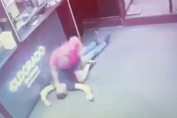 Nova.rs: Poslije hapšenja Kontića, gorio mercedes u vlasništvu Max Beta Nova.rs: Poslije hapšenja Kontića, gorio mercedes u vlasništvu Max Beta