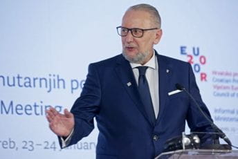 Maske u Hrvatskoj obavezne u svim zatvorenim prostorima Maske u Hrvatskoj obavezne u svim zatvorenim prostorima