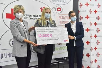 Telekom i Mastercard uručili donaciju od 12.000 eura Crvenom krstu Crne Gore Telekom i Mastercard uručili donaciju od 12.000 eura Crvenom krstu Crne Gore