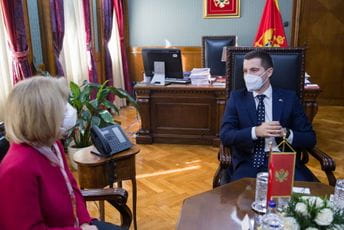 Bečić sa Ozan: Samo građanska Crna Gora može biti jaka Bečić sa Ozan: Samo građanska Crna Gora može biti jaka