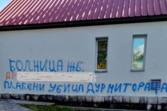 Žabljak: Grafit uvredljive sadržine ispisan na zidu zdravstvene stanice Žabljak: Grafit uvredljive sadržine ispisan na zidu zdravstvene stanice