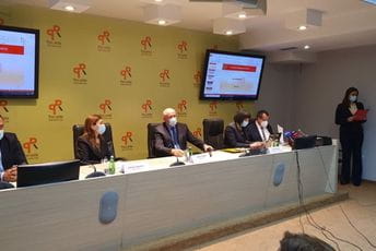 Čađenović: Knežević pribavio korist od 30 miliona eura; Krivična prijava protiv policajca zbog primanja mita Čađenović: Knežević pribavio korist od 30 miliona eura; Krivična prijava protiv policajca zbog primanja mita