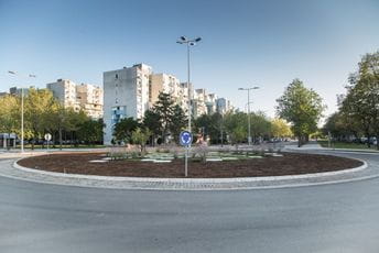 Pejzažno uređen novi kružni tok u Bloku pet Pejzažno uređen novi kružni tok u Bloku pet