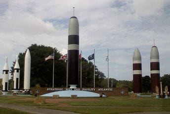 SAD: Sveštenik osuđen zbog provale u nuklearnu podmorničku bazu SAD: Sveštenik osuđen zbog provale u nuklearnu podmorničku bazu