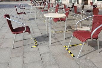 Za isti sto mogu više od dvije osobe ako su iz iste porodice Za isti sto mogu više od dvije osobe ako su iz iste porodice