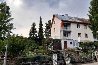 Žabljak: Uklonjena državna zastava sa porodične kuće Zlatka Bulića Žabljak: Uklonjena državna zastava sa porodične kuće Zlatka Bulića