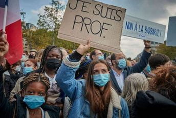 Hiljade ljudi na ulicama Francuske: Učenje da, krvarenje ne Sa protesta u Parizu