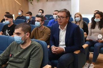 Vučića studije koštaju 1.100 eura, može i na rate Vučića studije koštaju 1.100 eura, može i na rate