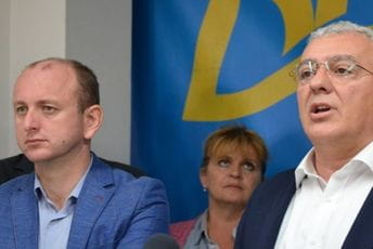 Poslanički klub DF-a: Prekidamo svu saradnju sa ''Vijestima'', Ivanović neka predavanja drži Krivokapiću, sa nama ne može da gradi takve odnose Poslanički klub DF-a: Prekidamo svu saradnju sa ''Vijestima'', Ivanović neka predavanja drži Krivokapiću, sa nama ne može da gradi takve odnose