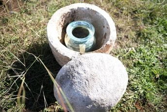 Staklena urna i novčić svjedoče o sahranjivanju u drugom vijeku Staklena urna i novčić svjedoče o sahranjivanju u drugom vijeku