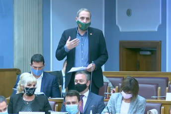 POPOVIĆ: Imamo parlamentarnu većinu opasnih namjera, takva će biti i vlada; RADUNOVIĆ: Volimo CG više od vas Andrja Popović