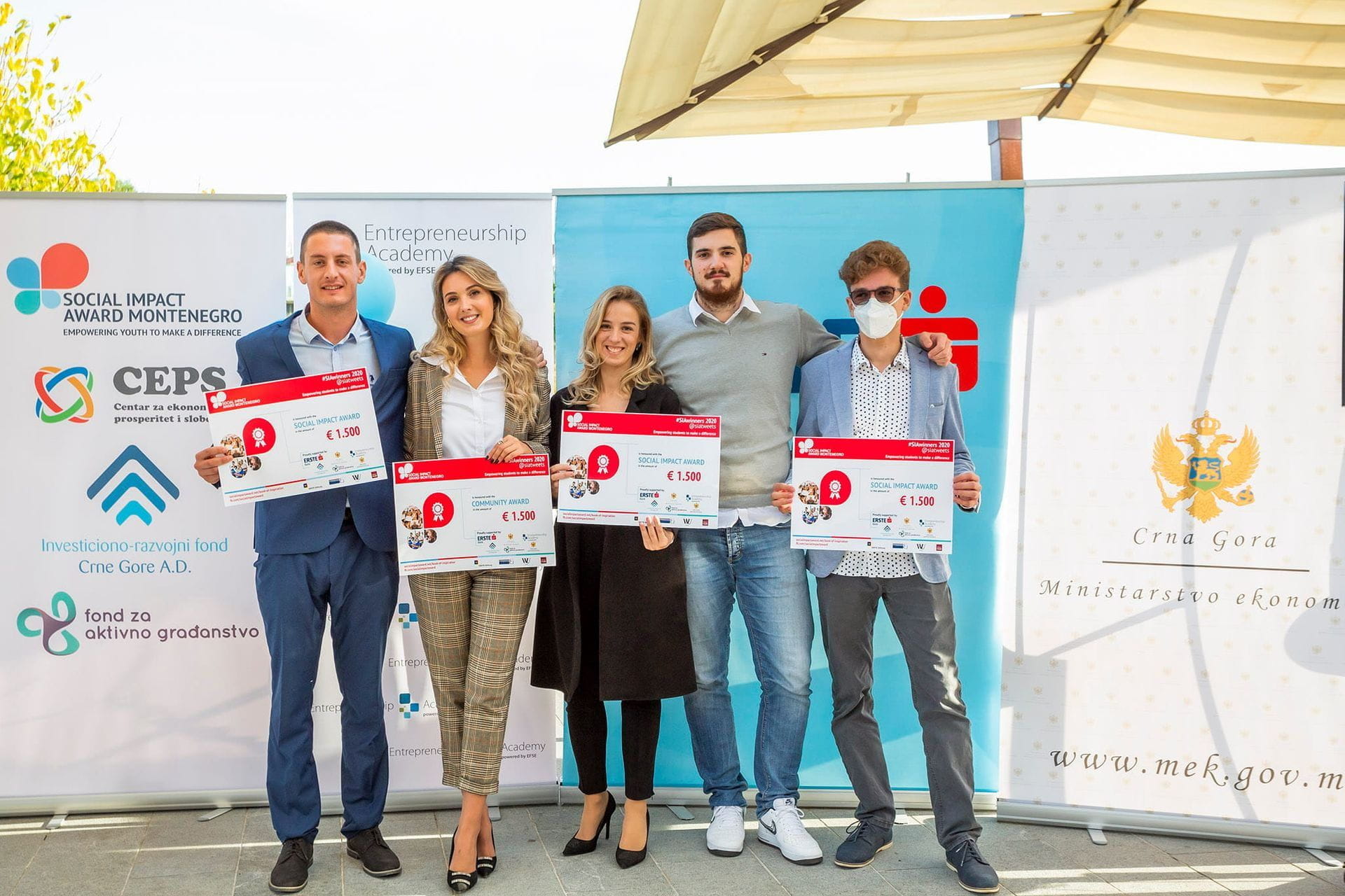 Fotografija 1: Uručene nagrade mladim preduzetnicima za rad sa društvenim uticajem