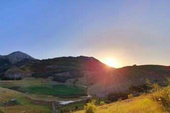 Na sjeveru slab snijeg, u ostalim predjelima CG pretežno sunčano Na sjeveru slab snijeg, u ostalim predjelima CG pretežno sunčano