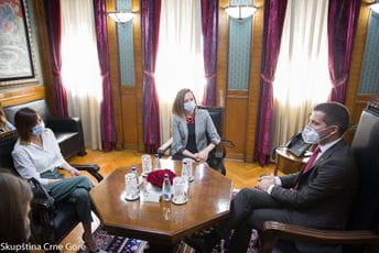 Unapređivanje saradnje sa civilnim sektorom Unapređivanje saradnje sa civilnim sektorom