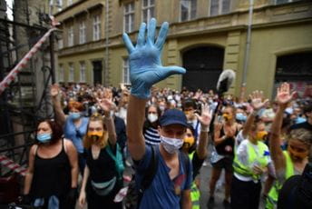 Studenti u Budimpešti protestuju protiv vlade Studenti u Budimpešti protestuju protiv vlade